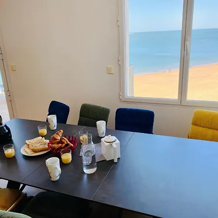 In Mit Grossem Balkon Und Meerblick By Interhome *