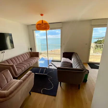 In Mit Grossem Balkon Und Meerblick By Interhome بورنيشّيه