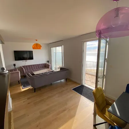 In Mit Grossem Balkon Und Meerblick By Interhome *