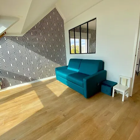 In Mit Grossem Balkon Und Meerblick By Interhome شقة *