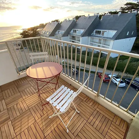 In Mit Grossem Balkon Und Meerblick By Interhome